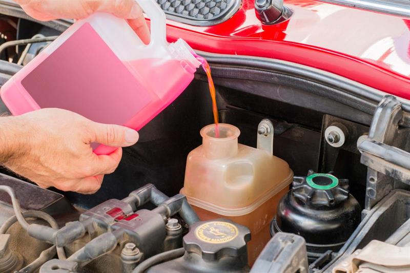 Como verificar corretamente o nível de água do carro?