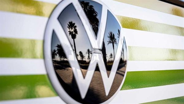 Sem carros elétricos no Brasil, Volkswagen reforça aposta no etanol
