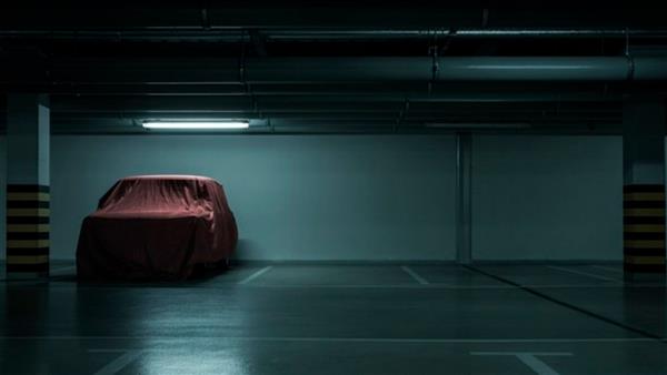 Carro parado na garagem: cuidados especiais para evitar problemas